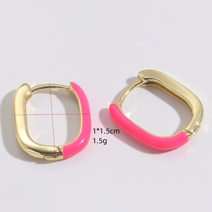 U-shaped oval gold earrings with pink enamel finish measuring 1x1.5cm and weighing 1.5g