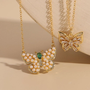 Collana con Pendente a Farfalla in Rame Argento 925 Placcato Oro 14K Zirconia Perla Artificial Gioielli Eleganti di Lusso per Donna Regalo per Festa di Matrimonio