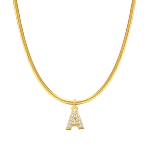 Collana a catena serpente dorata con ciondolo lettera A e zirconi micro intarsiati