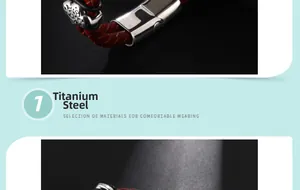 Dettaglio della fibbia in acciaio al titanio inciso e cinturino in pelle intrecciata rossa