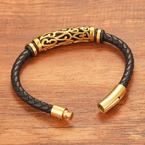 Bracciale da uomo 6mm in pelle intrecciata nera con chiusura magnetica dorata e motivo a nuvole