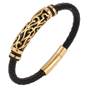 Bracciale da uomo in pelle intrecciata nera con chiusura magnetica in acciaio inciso oro