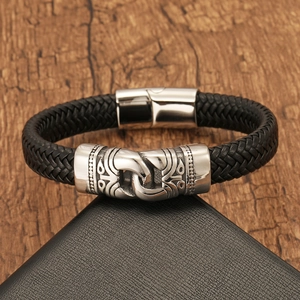Bracelet pour hommes en cuir tressé noir avec cylindre en acier gravé de totems