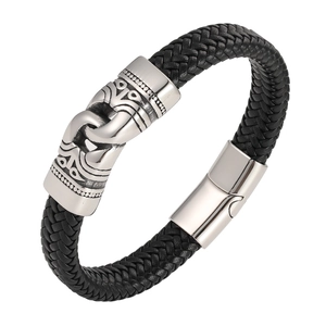 Bracelet pour homme en cuir noir tressé avec boucle totem en acier titane gaufré