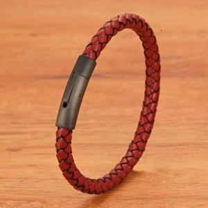 Handgemaakte rode gevlochten leren armband voor heren en dames met matzwarte sluiting