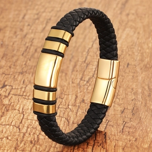 Pulsera de cuero trenzado multicapa para hombre con detalles de acero inoxidable dorado