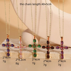 Collares con colgante de cruz de circón colorido y cadena bañada en oro de 14 quilates