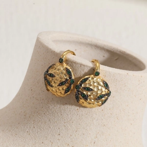 Retro hammered gold hoop earrings with green zircon leaf patterns and elegant finish