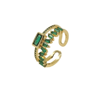 Bague luxueuse plaquée or 14 carats avec zircons vert émeraude et design élégant chic
