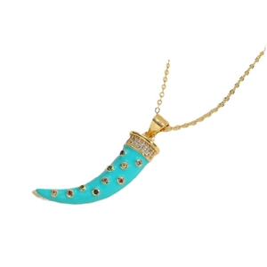 Goldene Hornhalskette mit himmelblauem Emaille und bunten Zirkonsteinen auf weißem Grund