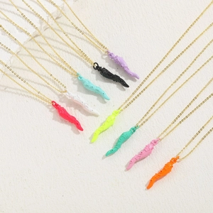 Colliers pendentifs piment colorés avec relief étoilé en neuf couleurs vives dopamine