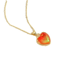 Collier élégant en or avec pendentif cœur en zircon dégradé et fine chaîne dorée raffinée