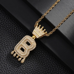 Pendentif lettre B hip-hop avec couronne, chaîne torsadée dorée et zircons blancs étincelants