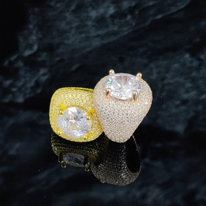Lussuosi anelli hip hop con grossa pietra di zircone in finitura oro e oro rosa