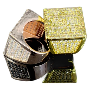 Anelli quadrati hip hop in rame con zirconi pavimentati nei colori oro e rosa