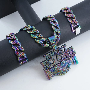 Set gioielli hip hop arcobaleno con ciondolo Trust No One e catena cubana lucida