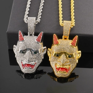 Pendente maschera fantasma hip hop con pavé di diamanti in placcatura oro e argento