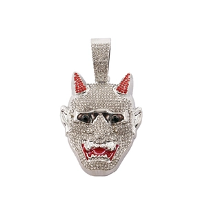 Collana con ciondolo fantasma hip hop in argento con diamanti e dettagli corna rosse