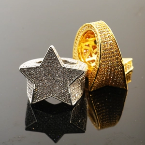 Anelli a stella hip hop con pietre di zircone in finitura argento e oro