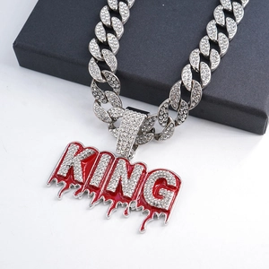 Collana con pendente KING hip hop con smalto rosso e diamanti pavé su catena cubana