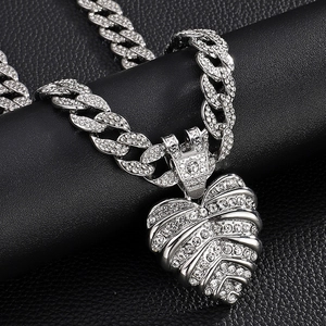 Collana con pendente a cuore hip hop con zirconi cubici e catena cubana in argento lucido