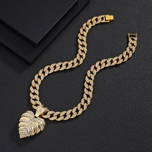 Collana cubana dorata stile hip-hop con ciondolo a cuore e strass bianchi lucidi