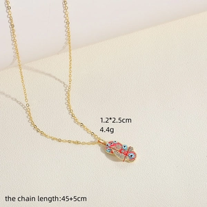Collana ciabatta Malocchio dorata con smalto rosso e ciondoli in zircone