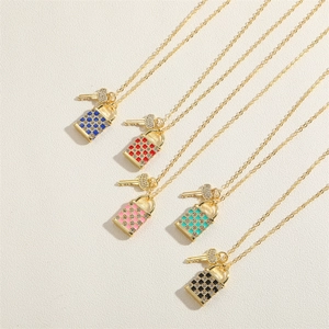 Colliers pendentifs serrure et clé en émail damier avec zircons en cinq couleurs