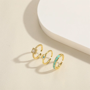 Lot de trois bagues dorées œil protecteur avec zircon et émail turquoise brillant