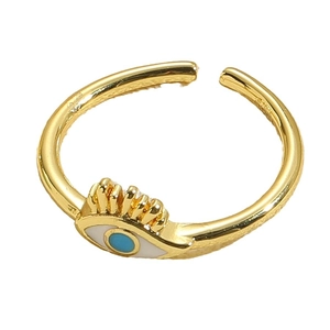 Bague ouverte minimaliste en or avec œil protecteur bleu sur fond blanc neutre