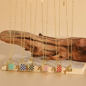 Collier Pendentif Serrure Émail Damier Zirconia Cuivre pour Femmes Bijoux Pendentif Serrure Clé Huile Goutte Colorée à la Mode