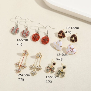 Set mit Strass-Schleifen und Blumenohrringen inklusive Baseball Herz und Dreieckstecker
