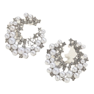Eleganti orecchini a C con perle finte e strass su una base in lega d'argento