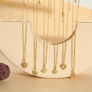 Collana con Ciondolo a Cuore Corona in Zirconia per Donna Rame Placcato Oro 14K Quadrifoglio Choker Gioielli Moda