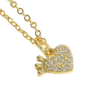 Elegante collana dorata con ciondolo a cuore e corona con zirconi bianchi
