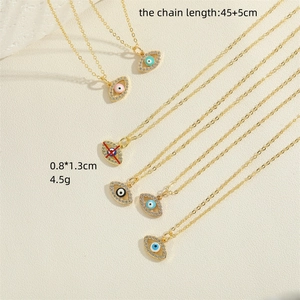 Collana con ciondolo occhio del male dorata con smalto colorato e pietre di zircone
