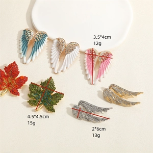 Elegante engelenvleugel en esdoornblad broches met kleurrijke strass-steentjes in goud