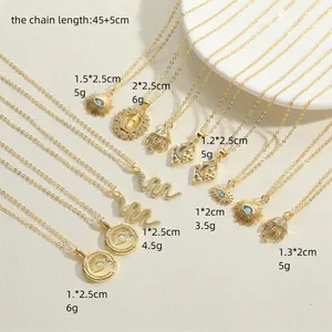 Collares dorados con colgantes de ópalo en forma de serpiente y luna con cadena fina