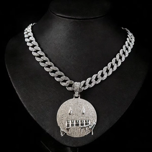 Collier à maillons cubains en argent hip hop avec un pendentif smiley pavé