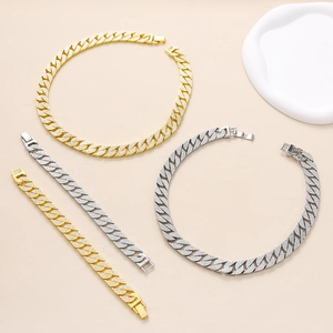Gouden en zilveren Cubaanse schakelset met vierkante diamanten ketting en armband