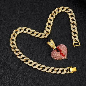 Collana a catena cubana dorata hip hop con ciondolo a cuore spezzato in strass