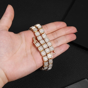 Bracelet luxueux à maillons cubiques dorés sertis de zircons pour un style hip-hop