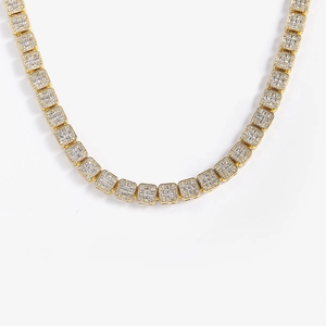 Collier Cuban Link doré de style hip hop avec maillons carrés et zircons scintillants