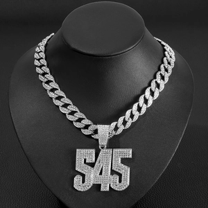 Chaîne cubaine argentée hip hop avec pendentif numéro 545 serti de diamants pour hommes