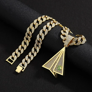 Hip-Hop-Halskette mit Papierflieger-Anhänger, grünem Blatt und goldener Panzerkette