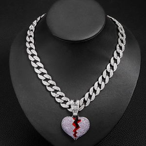 Collana cubana hiphop con ciondolo a cuore spezzato e zirconi viola e bianchi