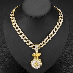 Collier hip hop avec pendentif sac d'argent dollar et grosse chaîne cubaine dorée