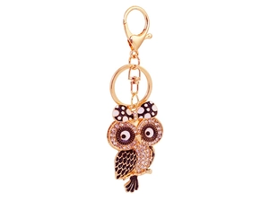 Détail du porte-clés hibou avec strass brillants et ailes en émail noir élégant