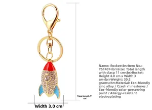 Vue détaillée du porte-clés fusée en strass avec dimensions de 4,8 cm et mesures précises