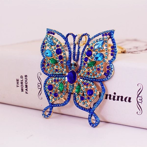 Porte-clés papillon étincelant avec cristaux bleus et verts sur anneau doré
